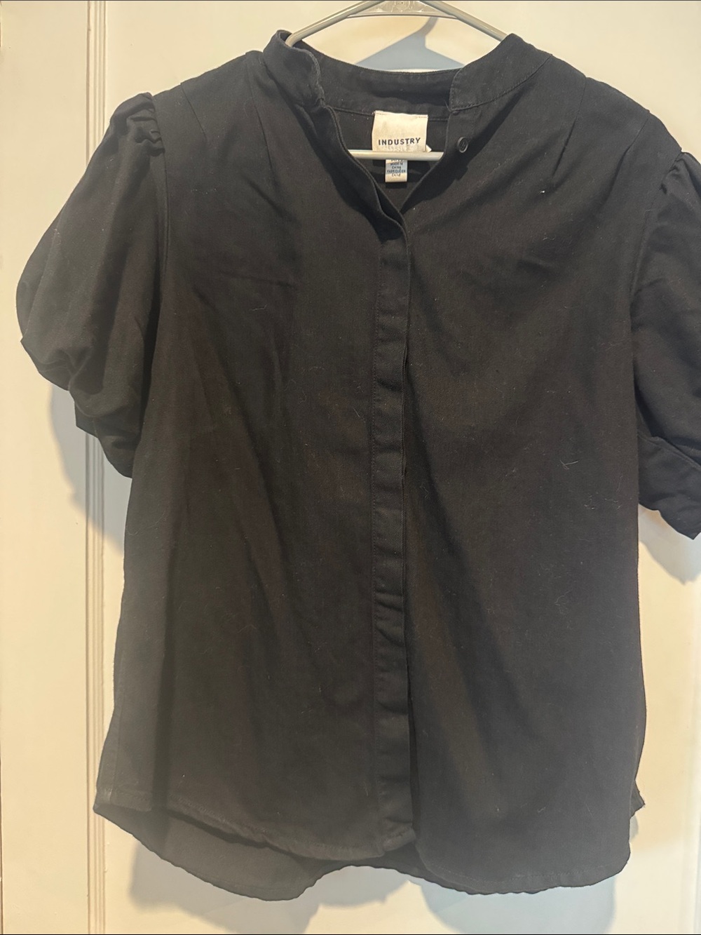 INDUSTRY Black Short-Sleeve Puff Shoulder Button-Front Blouse